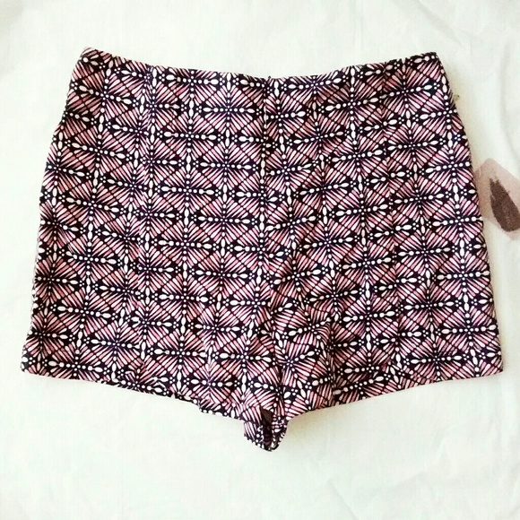 Forever 21 Pants - Forever 21 Geometric Print Shorts NWT